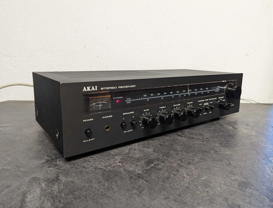 Стерео ресивер Akai AA-1115.