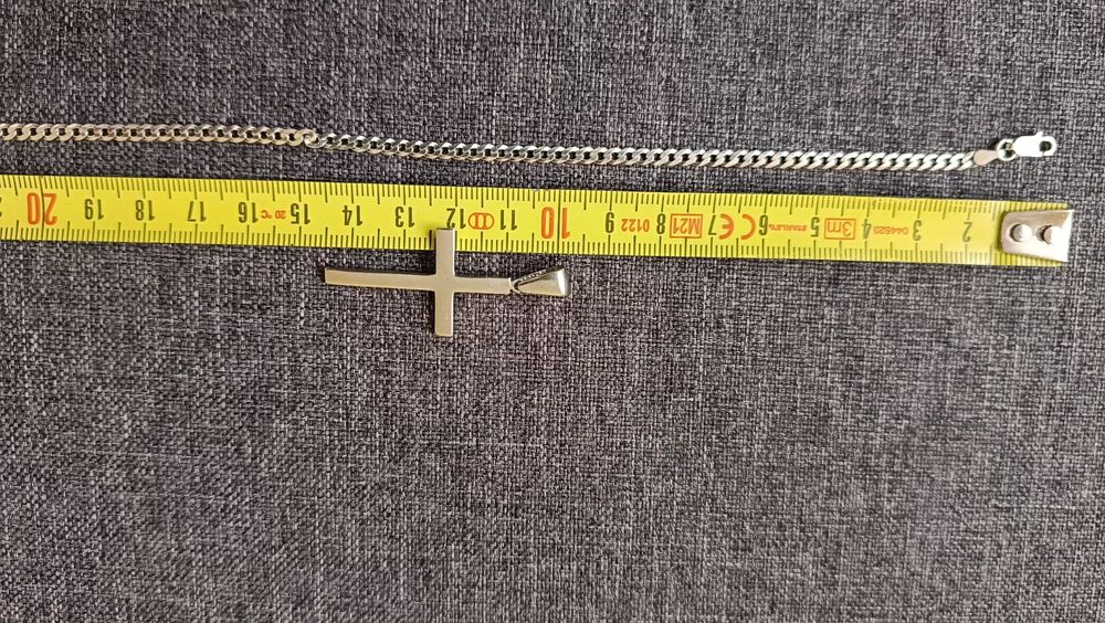 Srebrny łańcuszek z krzyżykiem 55cm / 4mm