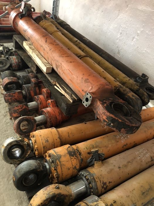 Гидравлический цилиндр на екскаватор Atlas, Liebherr