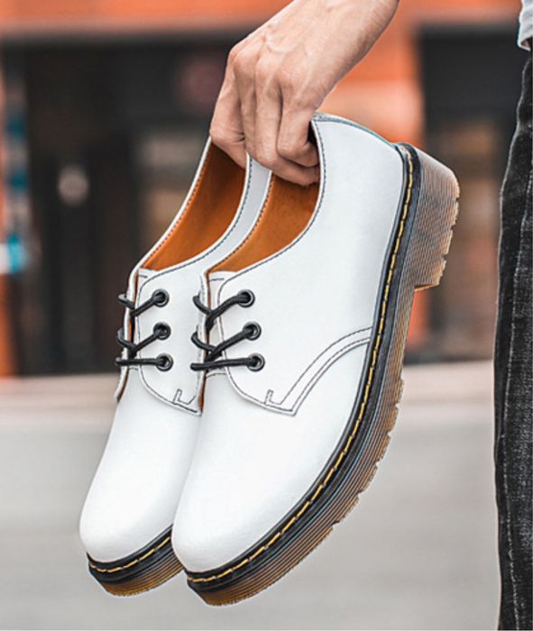 Białe klasyczne półbuty eleganckie derby oxfordy martensy unisex