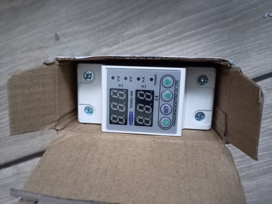 Реле напруги; Ручне перемикання АВР (Автомат вводу резерва)2-4 полюса