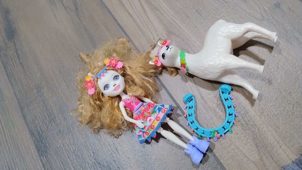 Lalka Enchantimals i duże zwierzę Lama