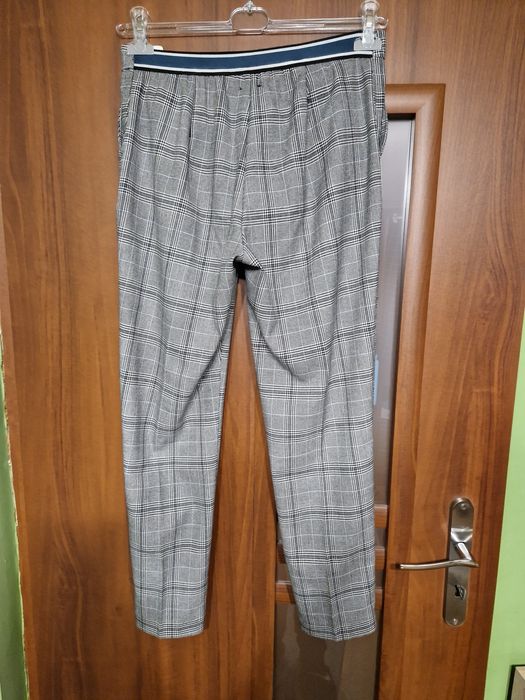 Spodnie cygaretki w kratkę rozmiar 42
