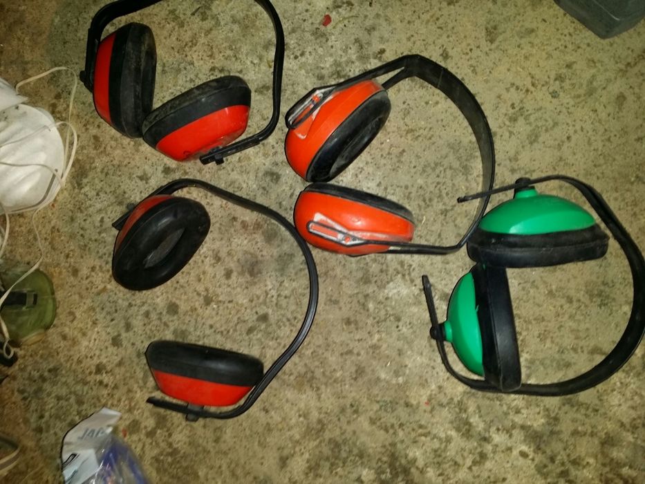 Máscaras, óculos, luvas, protecções para ouvidos etc