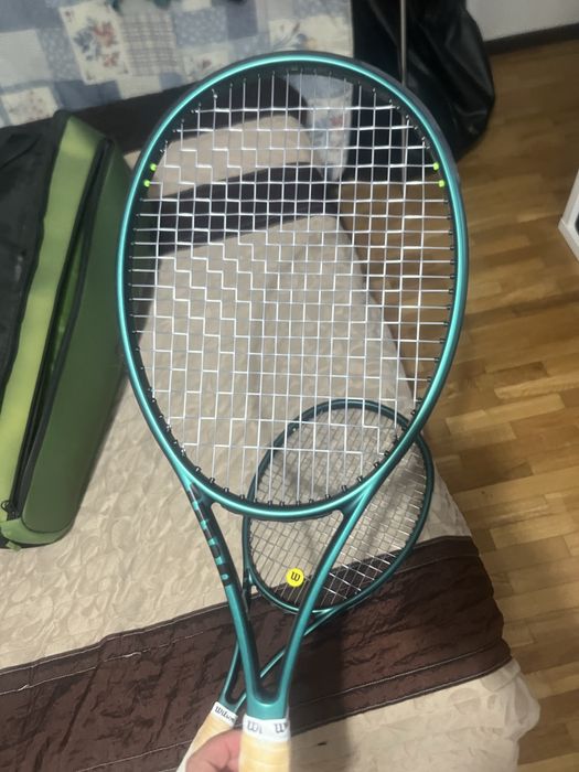 Vendo 2 Wilson Blade 98 V9 305 gr, 18/20 , L3.. e saco (oferta).. E stao em excelente estado, como novas.