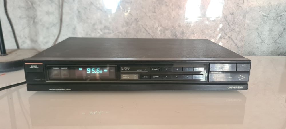 Universum Digital Synthesizer Tuner – klasyczny tuner stereo