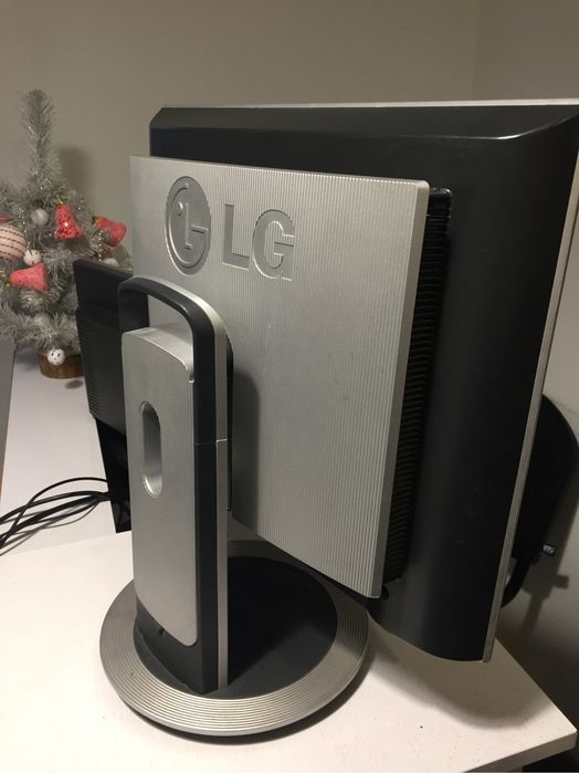 Монитор LG, в хорошем состоянии, полностью рабочий