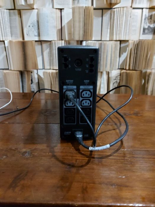 Продам APC Back-UPS