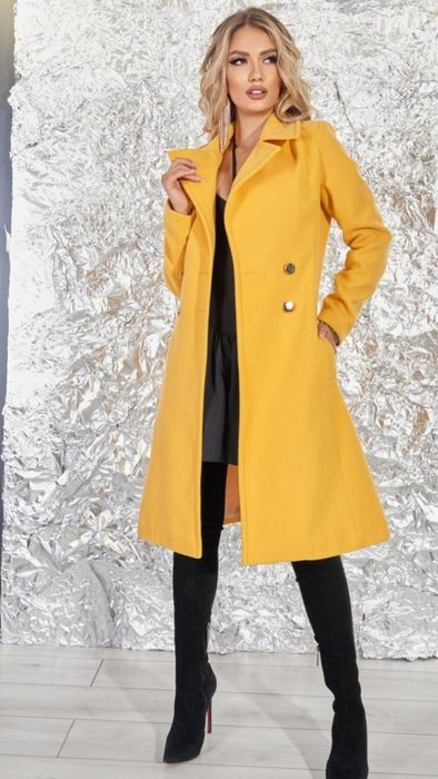 Женское стильное приталене пальто жёлтое. 42р