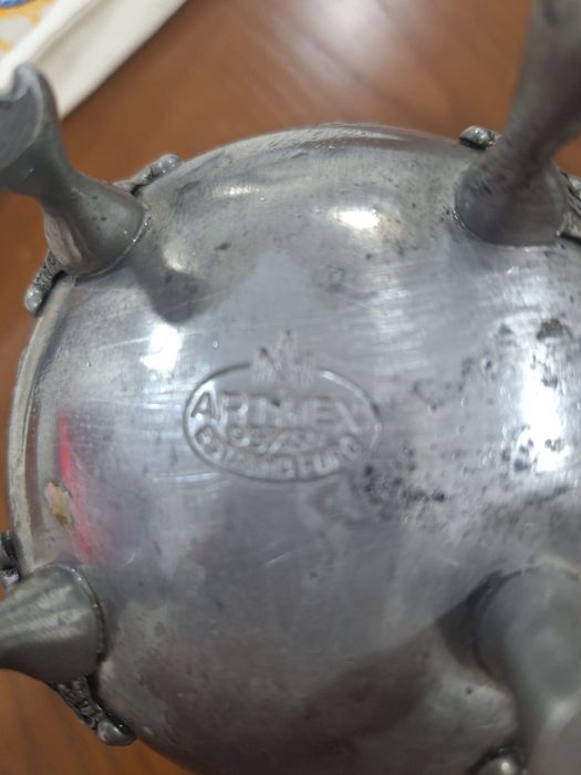 1 Jarro em Estanho Puro com marca