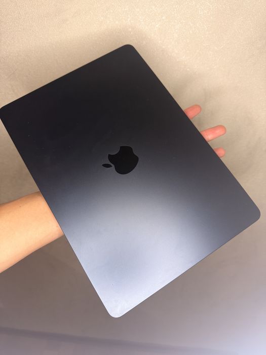 Macbook Air 13 M3, не M2! 8/256 Midnight