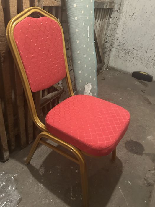 Krzesla  materialowe czerwone 1 szt