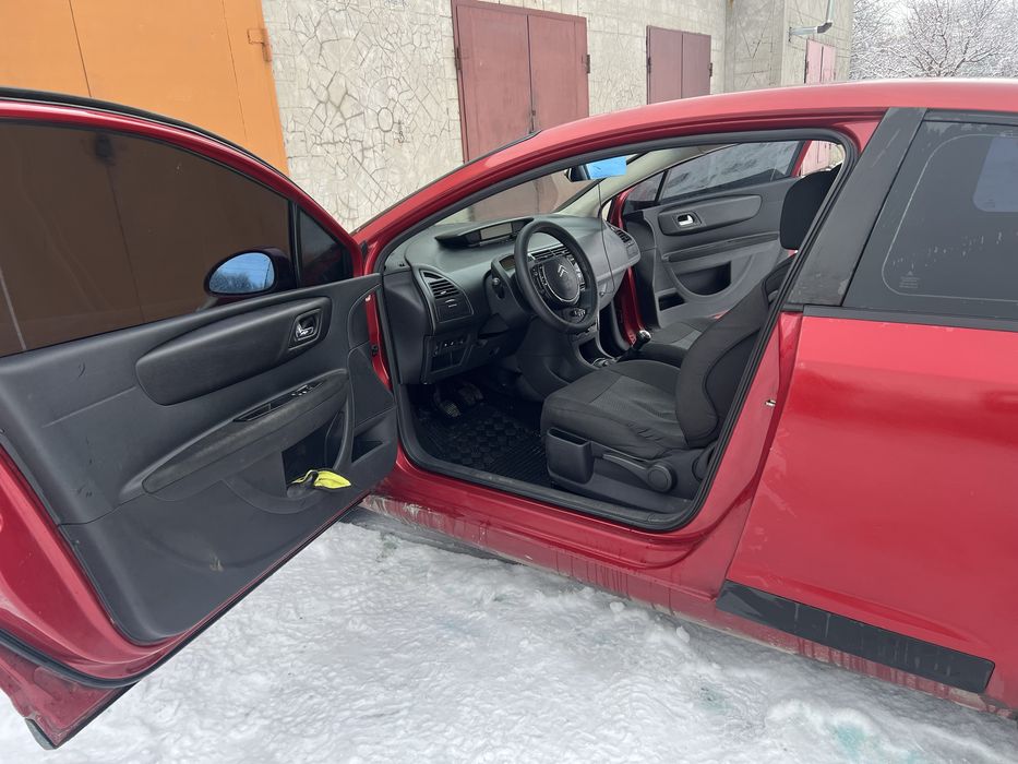 Продам власний автомобіль.