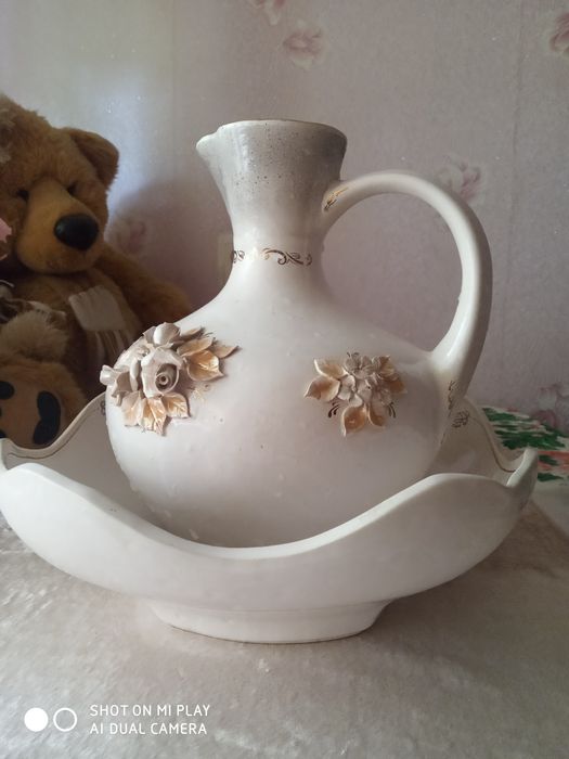 Кувшин с тарелкой