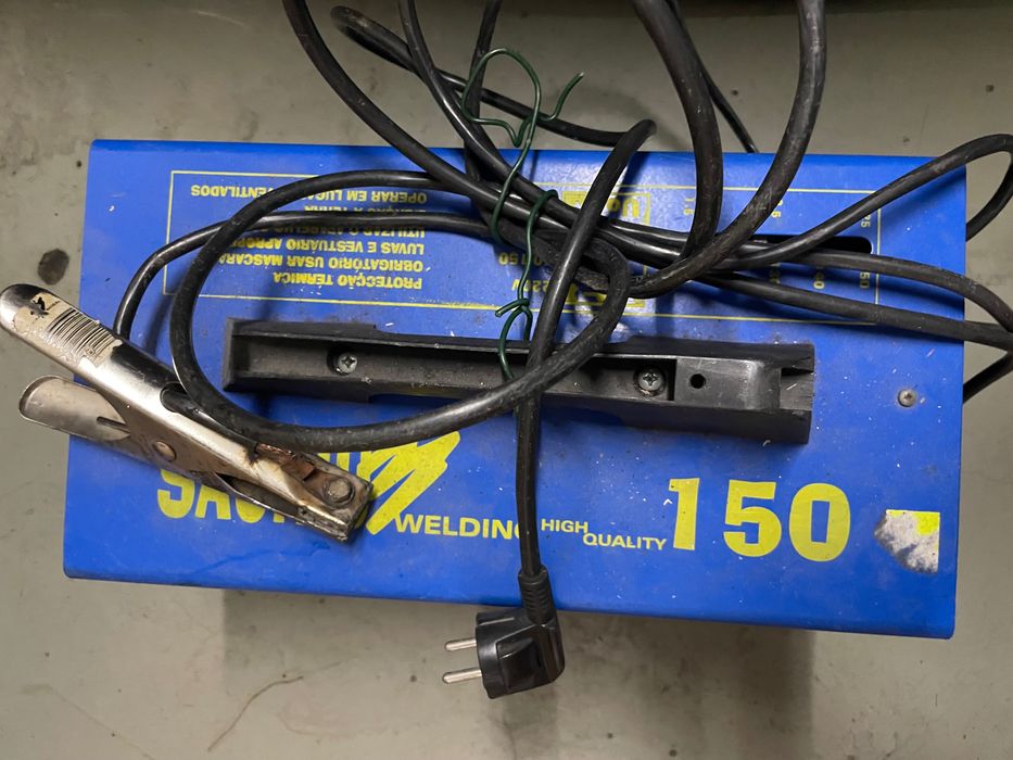Vendo máquina de soldar Sauri de 150A em muito bom estado!