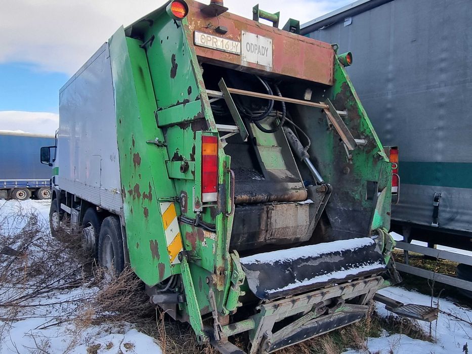 Śmieciarka Scania P94 -  2000 rok 3 osie