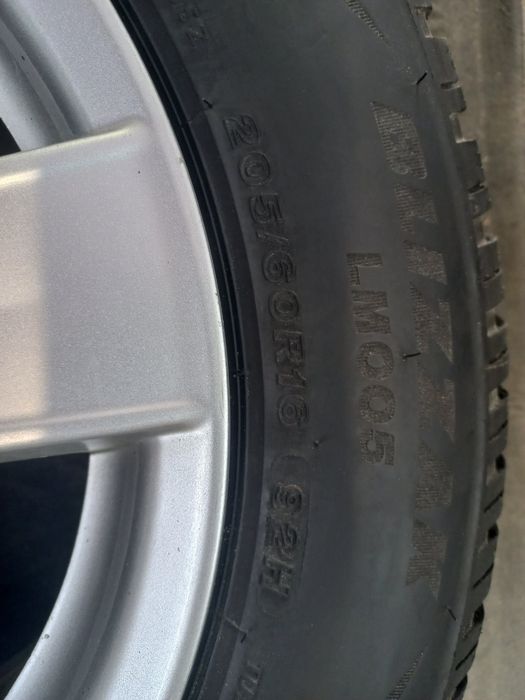 Резина Bridgestone R16 205/60 R16 зима на дисках