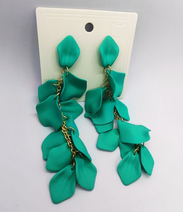 Długie kolczyki, nowe