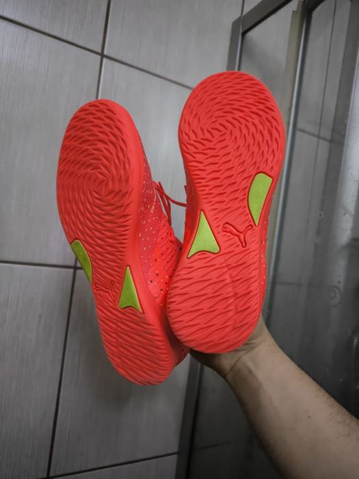 Buty Piłkarskie Halówki PUMA FUTURE Z IT  Rozmiar 36  Neon Coral  Stan BDB