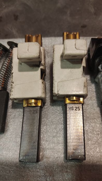 Щітки графітові.