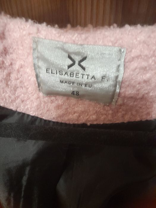 Zimowy różowy płaszcz