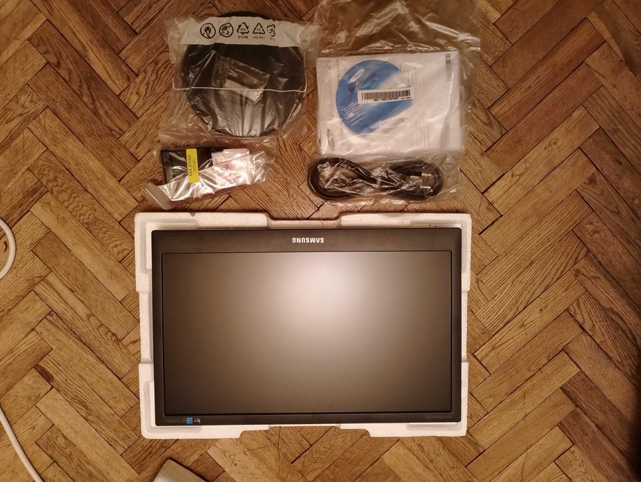 Монитор Samsung SyncMaster 943SN