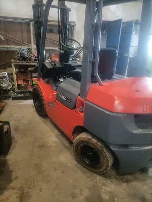 Empilhador Toyota 7FD25 Diesel