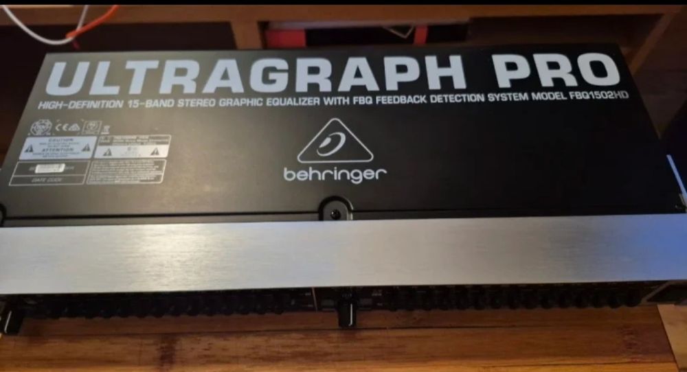 Behringer FBQ 1502