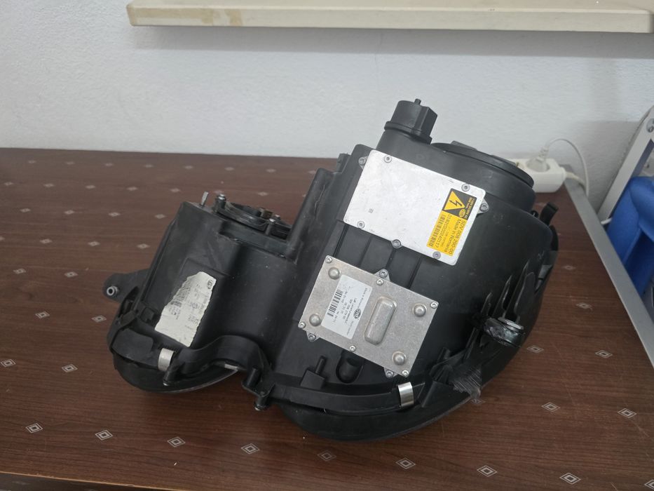 Farol direito  Mercedes W211 xenon