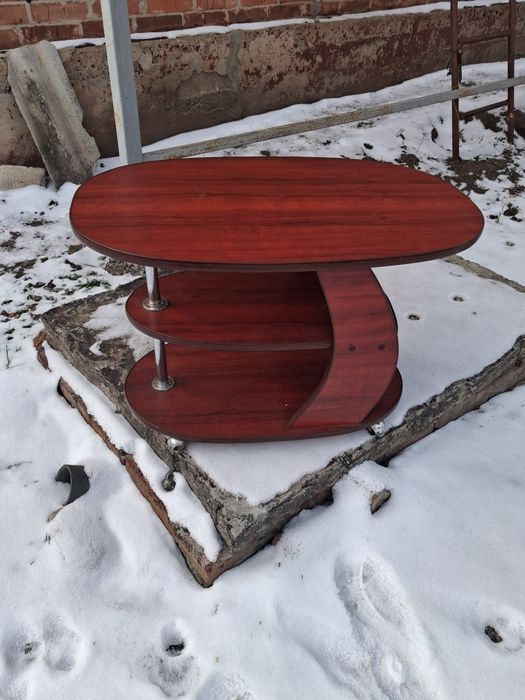 Продам Журнальный Столик в отличном состоянии.