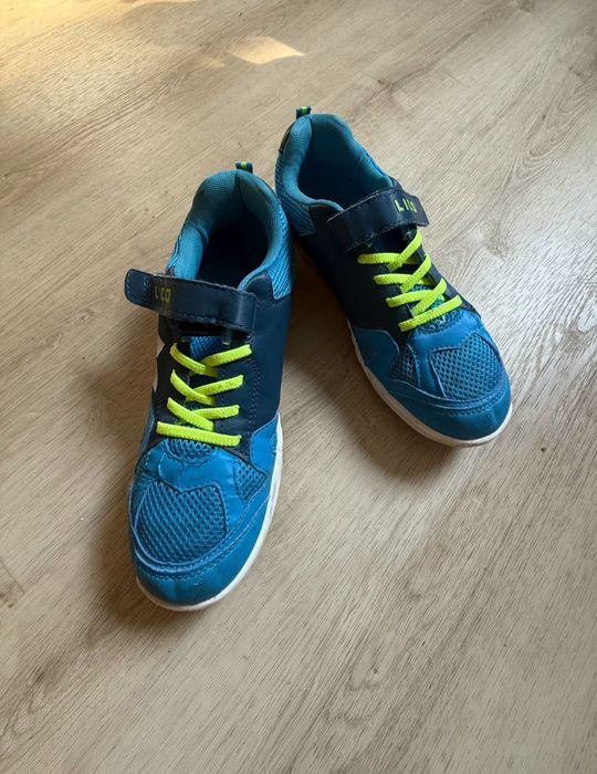 Кросівки в чудовому стані!