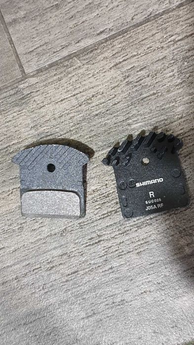 Дисковые тормозные колодки SHIMANO J05A