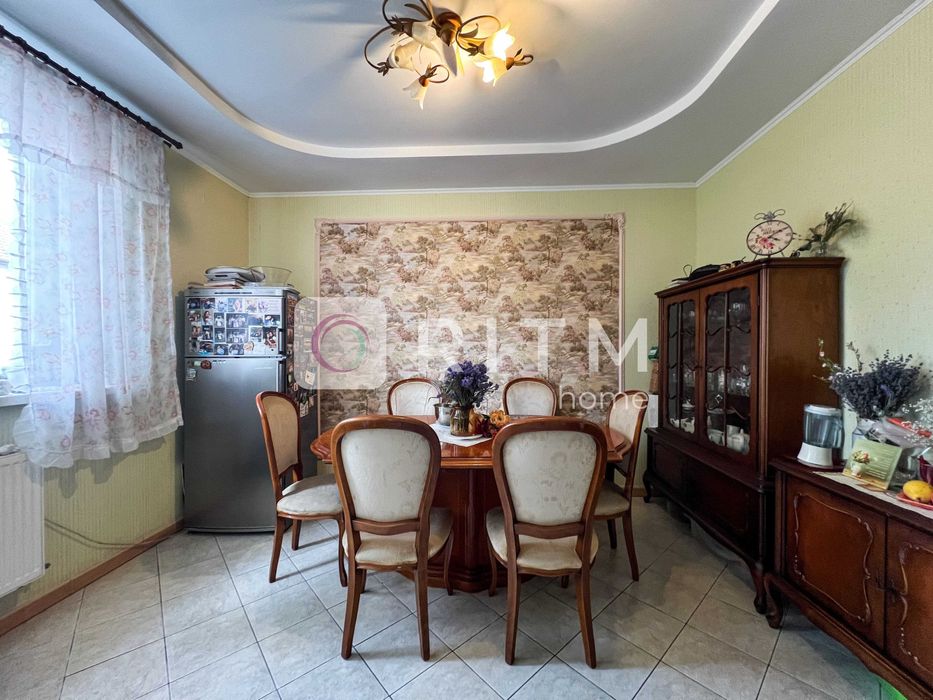 Продаж простoрого будинку з ремонтом у Луцьку!