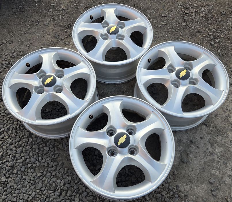 4 114,3 R15 Chevrolet Lacetti Daewoo Nubira  Hyundai Nissan