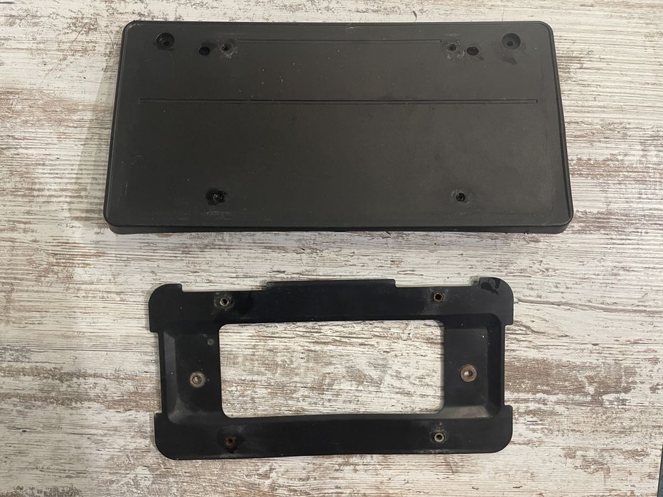 Комплект рамок для квадратных автомобильных номеров. BMW