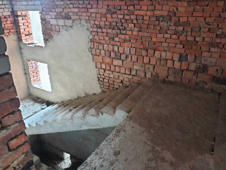 Нежитлове приміщення, адміністративний будинок