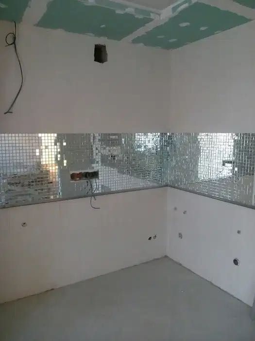 Плиточник. Укладка плитки.