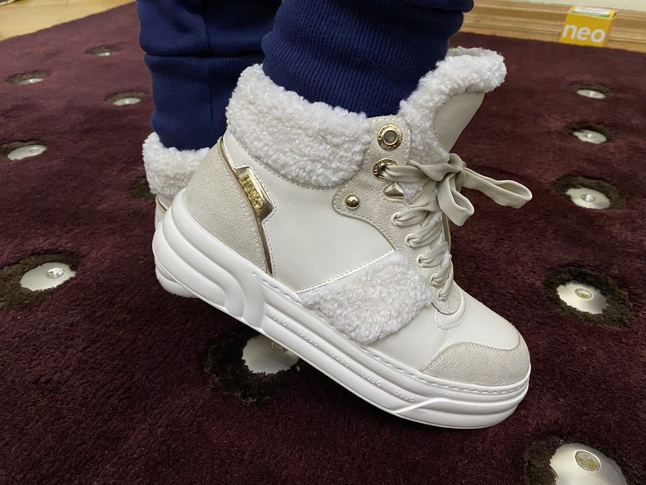 Кросівки,  ботинки ,хайтопи  зимові шкіра Liu jo оригінал