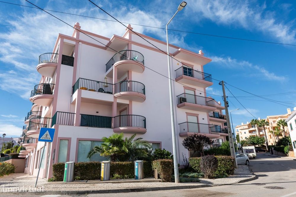 Apartamento Moderno T1 com Vista Mar – A Dois Passos da Praia