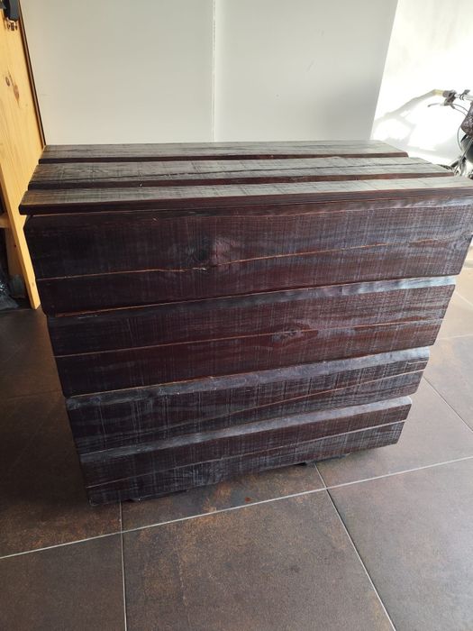 Arca para arrumação em madeira