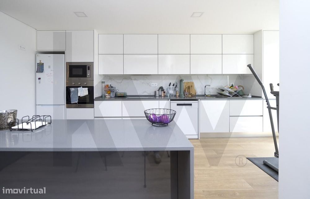 Apartamento T3 à Venda em Almada com excelente localização ✨