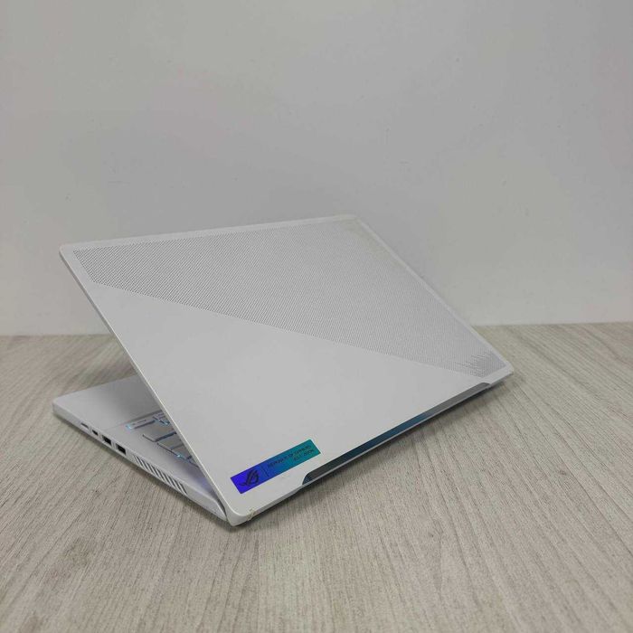 Asus ROG Zephyrus G14 GA402XV White 2K IPS 165Hz Ryzen 9 7940HS 16GB DDR5 SSD 512GB NVMe RTX 4060