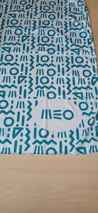 Lenço grande Meo, novo