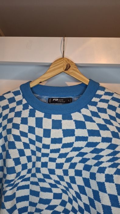 Sweterek w niebieska kratkę