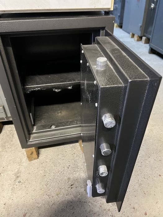 Сейф 2 клас опору Банкспецзахист для документів і грошей