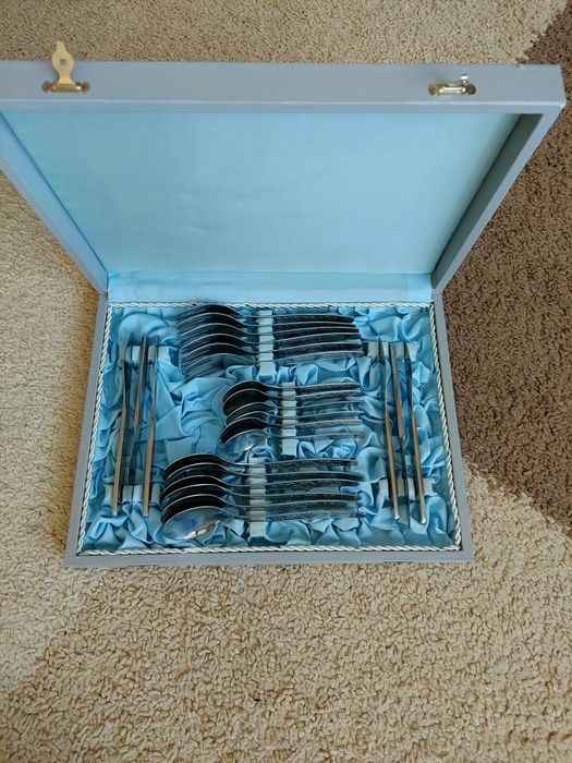 Komplet sztućców 24 elementy w walizce