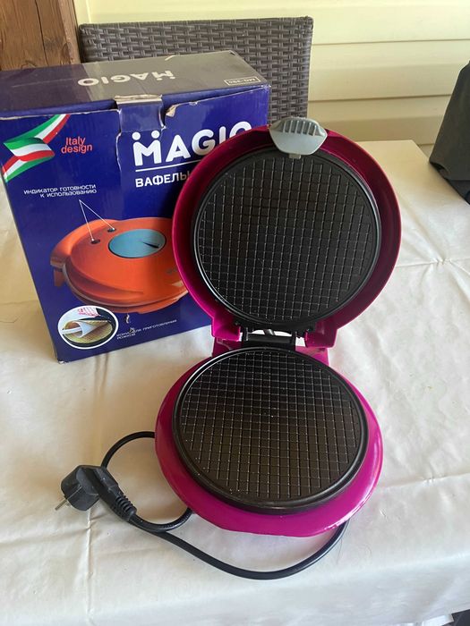 Вафельница MAGIO