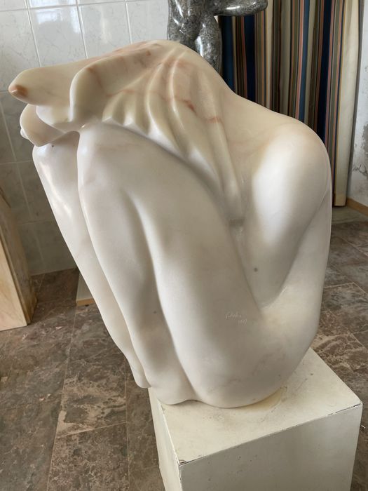 Escultura em mármore Estremoz