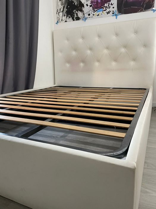 Vendo cama com estrado sem colchão