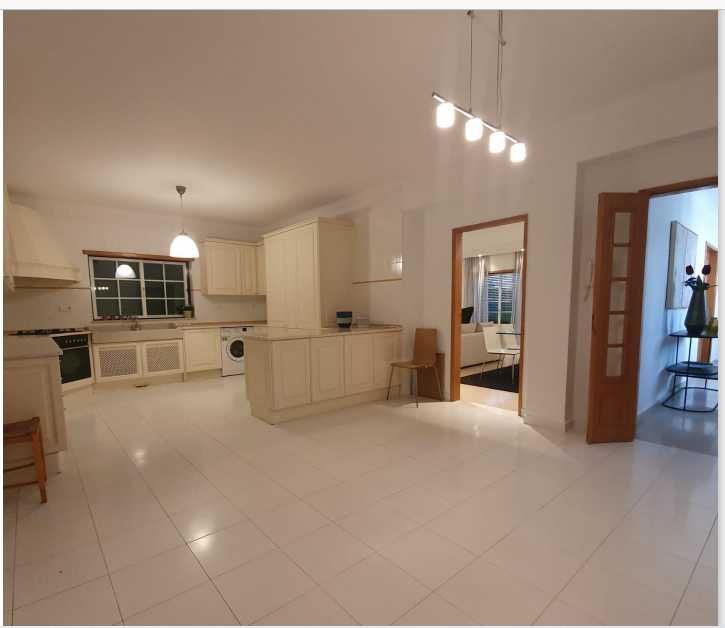 Moradia T4 com piscina e jardim para arrendar – Atalaia, Montijo